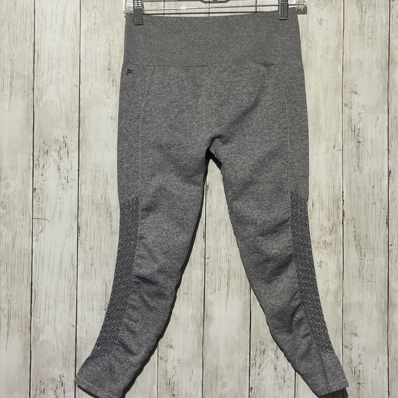 Fabletics Heather Grey Eyelet Panel Leggings size Medium - Picture 4 of 6